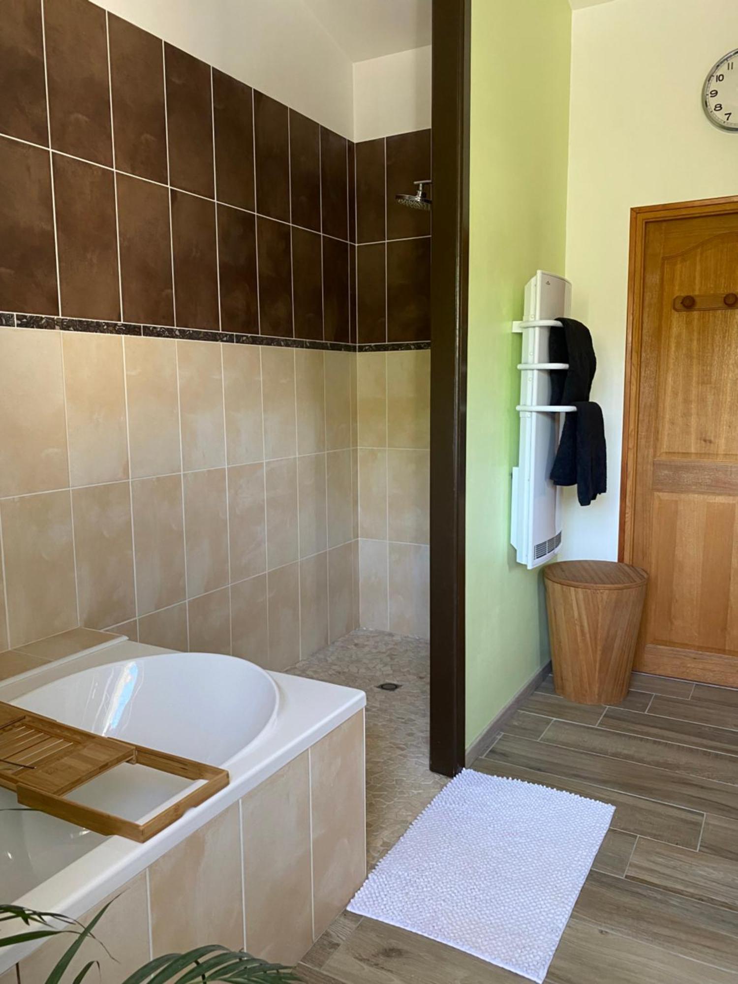 Les 5 Timbres Villa Montpellier-de-Médillan Buitenkant foto
